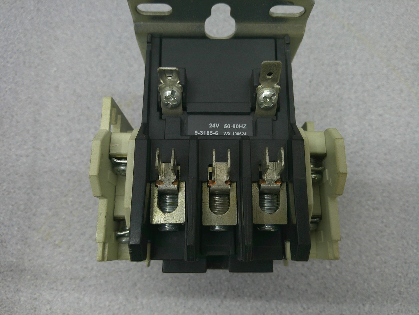 CUTLER-HAMMER CONTACTOR C25DNF340 40AMP 24VCOIL 3PH 600V 20HP