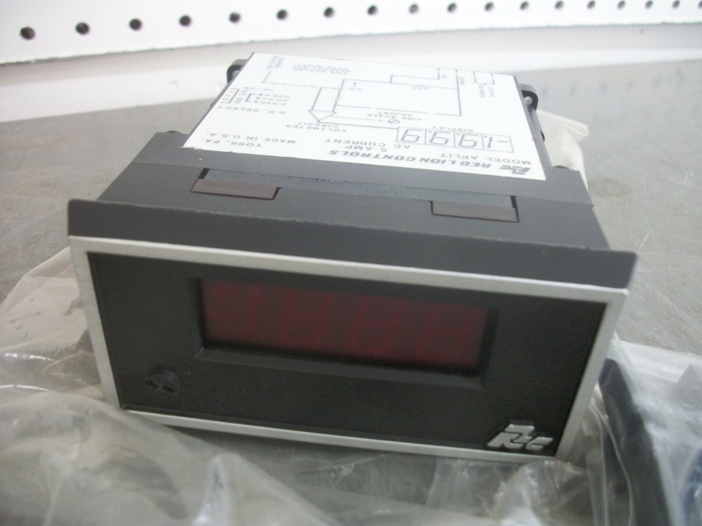 RED LION DIGITAL LCD AC CURRENT PANEL METER APLIT405 NOB