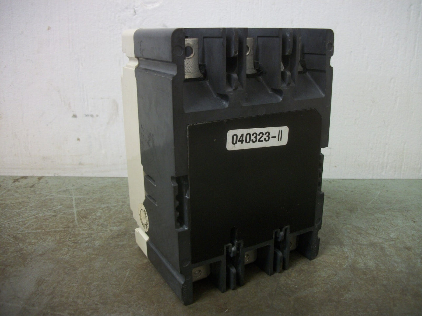CUTLER-HAMMER HFD CIRCUIT BREAKER HFD3125 125AMP 600VOLT 3POLE FADED