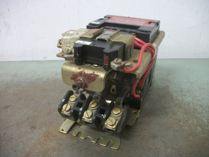 SQUARE D 30AMP 3POLE LIGHTING CONTACTOR 8903SMO11 8903SM011 120VCOIL CHIPPED