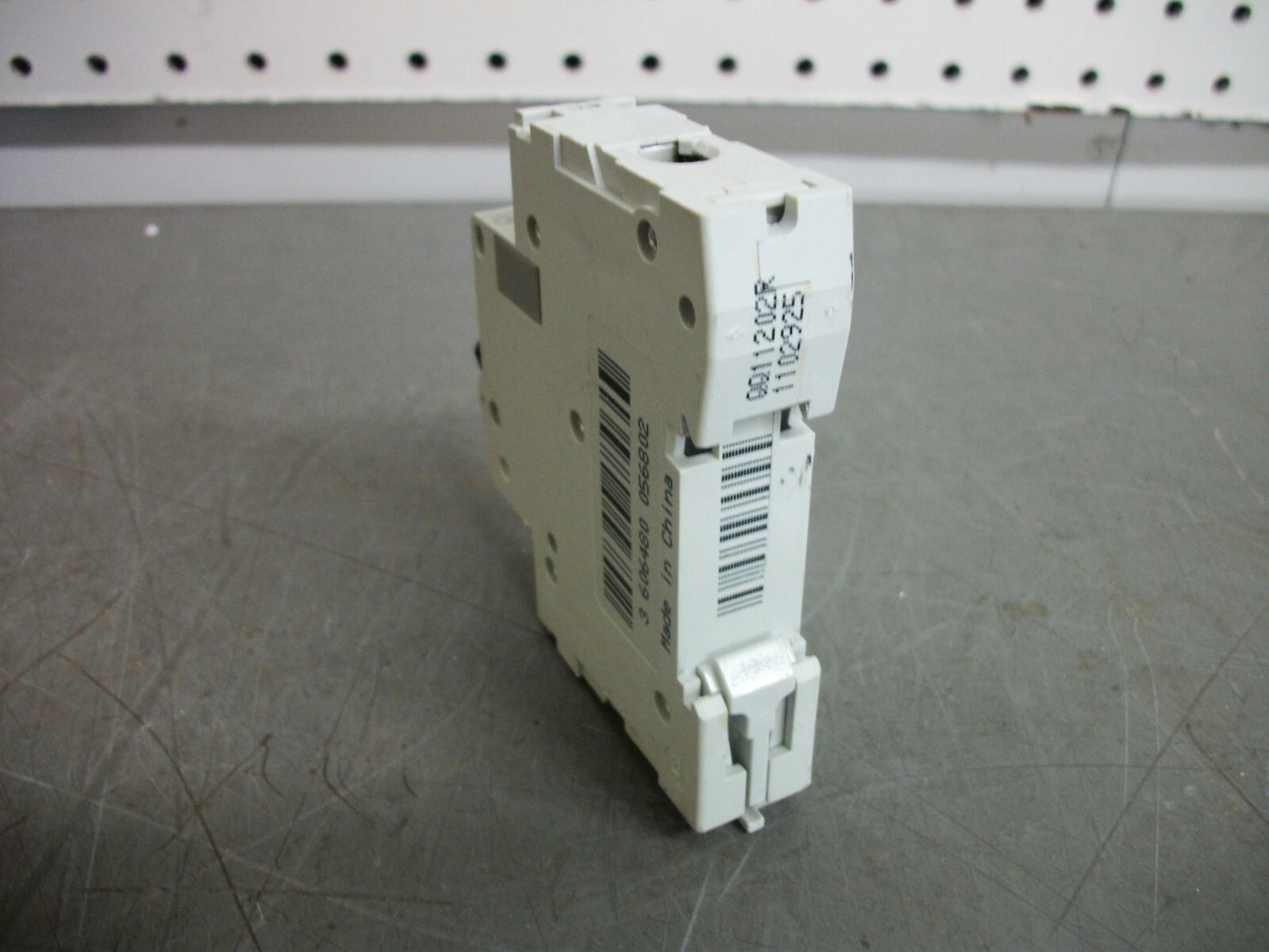 SQUARE D MERLIN GERIN MULTI 9 MINI CIRCUIT BREAKER MGN61508 10AMP 250VOLT 1POLE