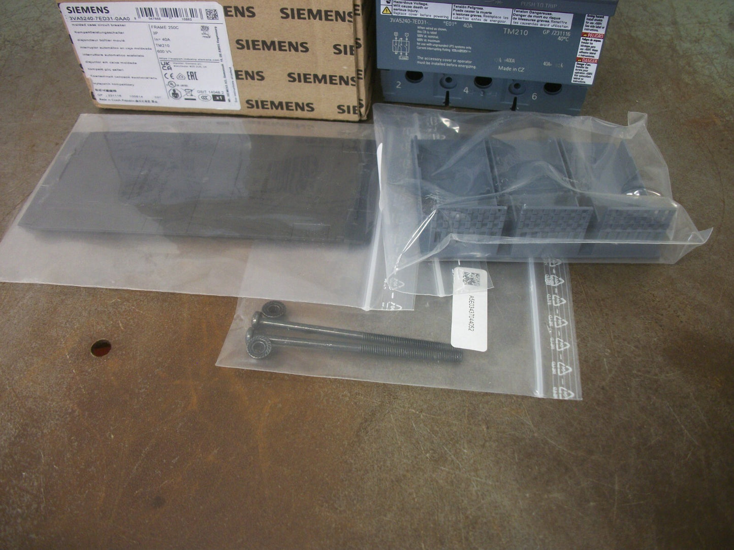 SIEMENS 3VA5 CIRCUIT BREAKER 3VA5240-7ED31-0AA0 40AMP 600VOLT 3POLE NIB