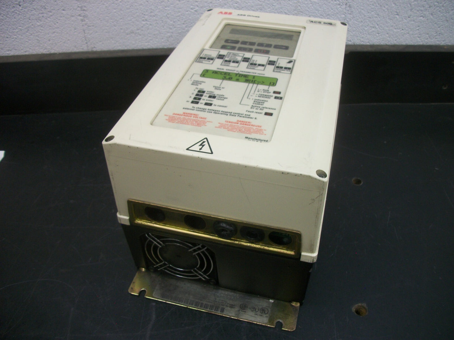 ABB ACS500 5HP AC DRIVE ACS501-005-4-00P5 500VAC 3PH 6.8AMP