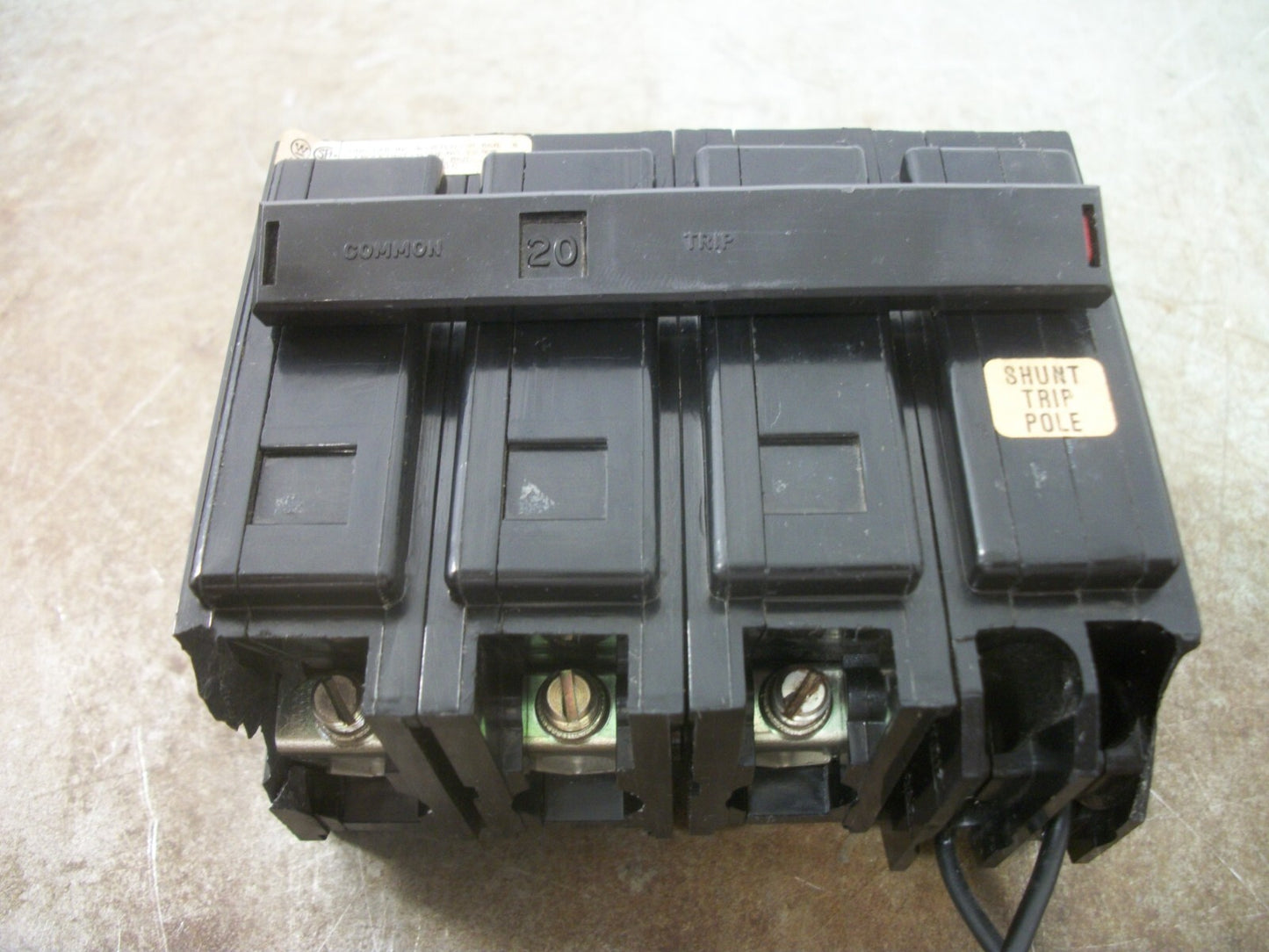 CUTLER-HAMMER BA CIRCUIT BREAKER BAB3020HS 20AMP 240VOLT 3POLE W/SHUNT CHIP NOB