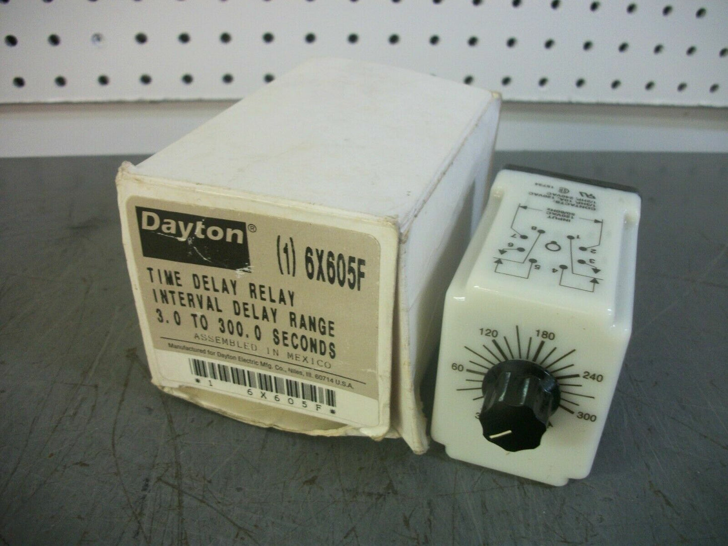 DAYTON TIME DELAY RELAY 6X605F 3.0-300.0SEC NIB