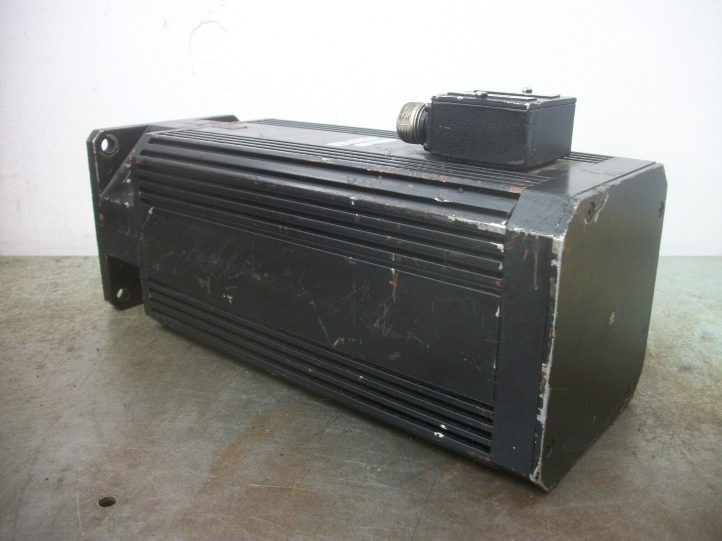 PACIFIC SCIENTIFIC 5.7KW AC SERVO MOTOR MS57N-30C0-000 580VOLT 3000RPM