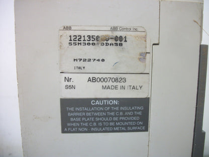ABB SACE S5 S5N CIRCUIT BREAKER 122135080-001 300AMP 600VOLT 3POLE W/SHUNT&AUX