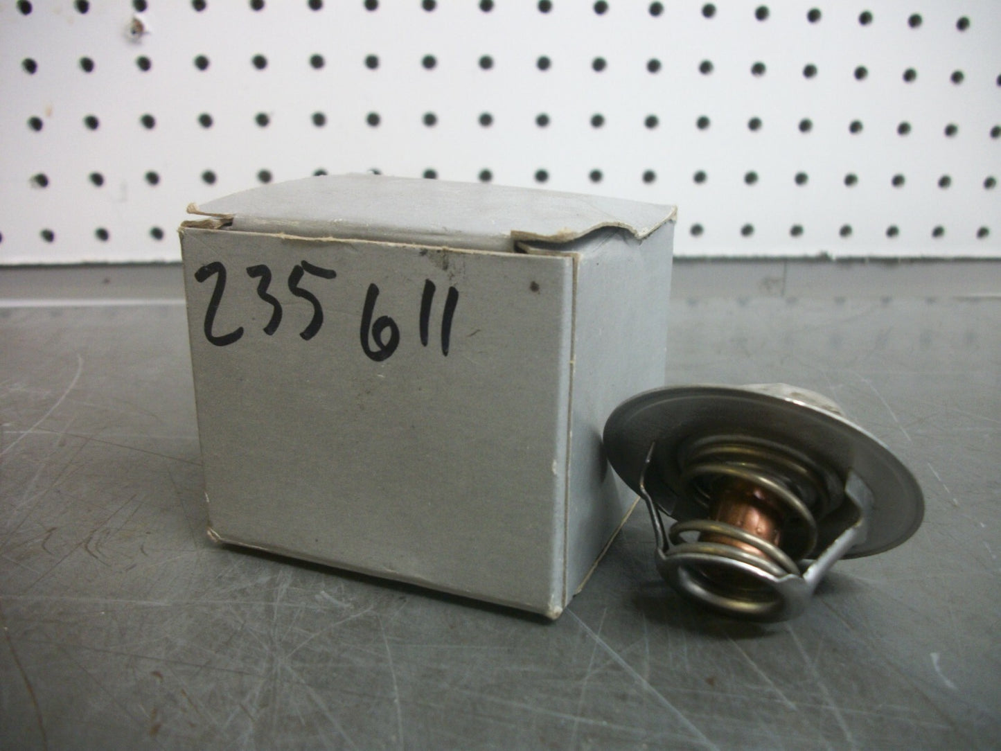HYSTER THERMOSTAT 235611 NIB