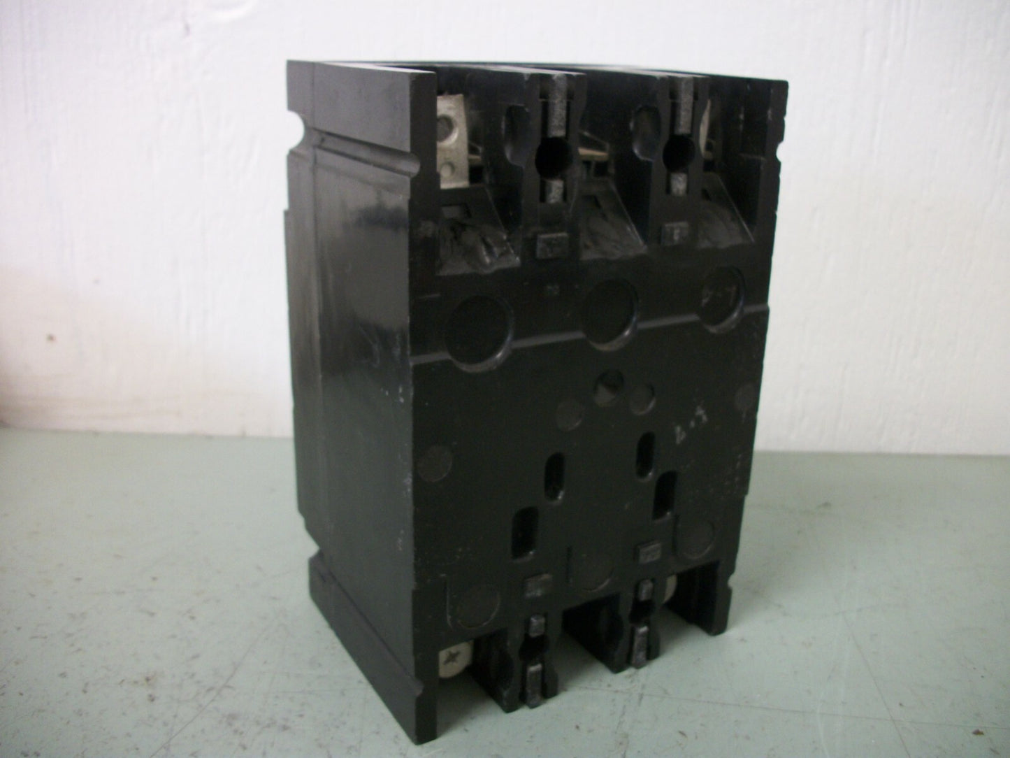 GE THED CIRCUIT BREAKER THED124020 20AMP 480VOLT 2POLE BLACK