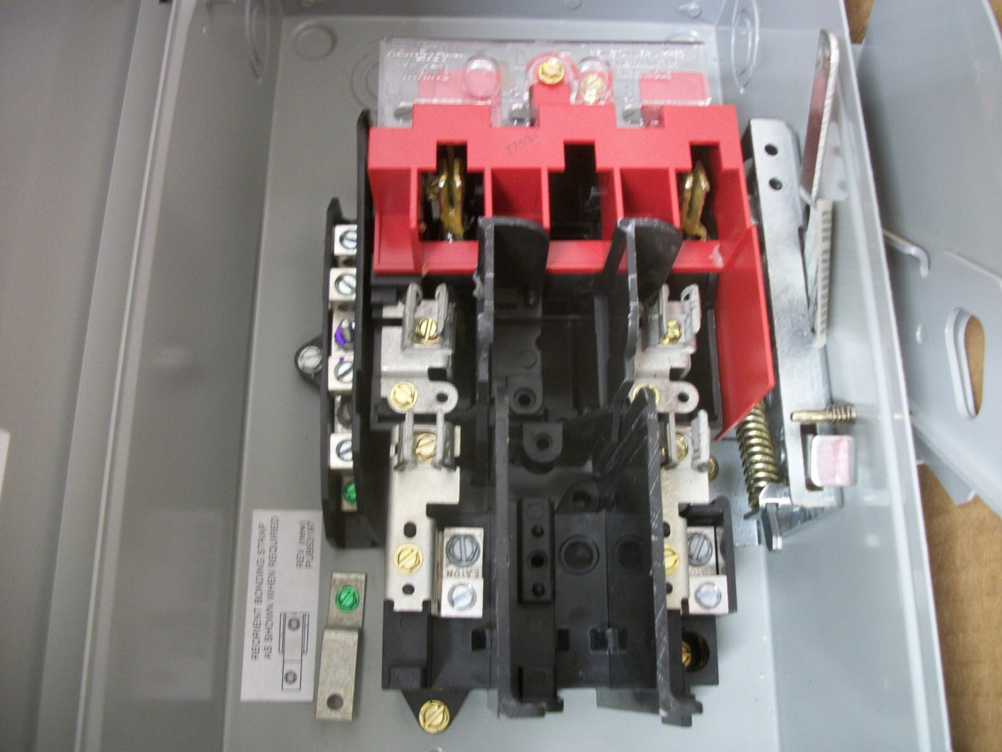CUTLER-HAMMER DISCONNECT TYPE 1 DH221NGK 30AMP 240VOLT 2POLE FUSIBLE NIB