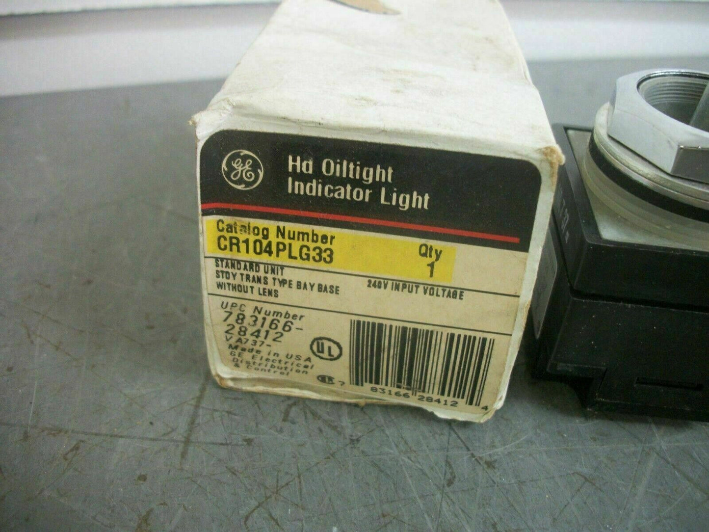 GE OILTIGHT NO LENS INDICATOR LIGHT CR104PLG33 240VOLT NIB