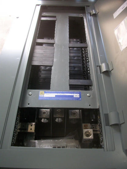 SQUARE D NF LOAD CENTER PANELBOARD NF484L6C 600AMP 600Y/347VOLT 3PH NEW