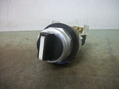 ALLEN-BRADLEY 3-POSITION MAINTAINED SELECTOR SWITCH 800T-J2