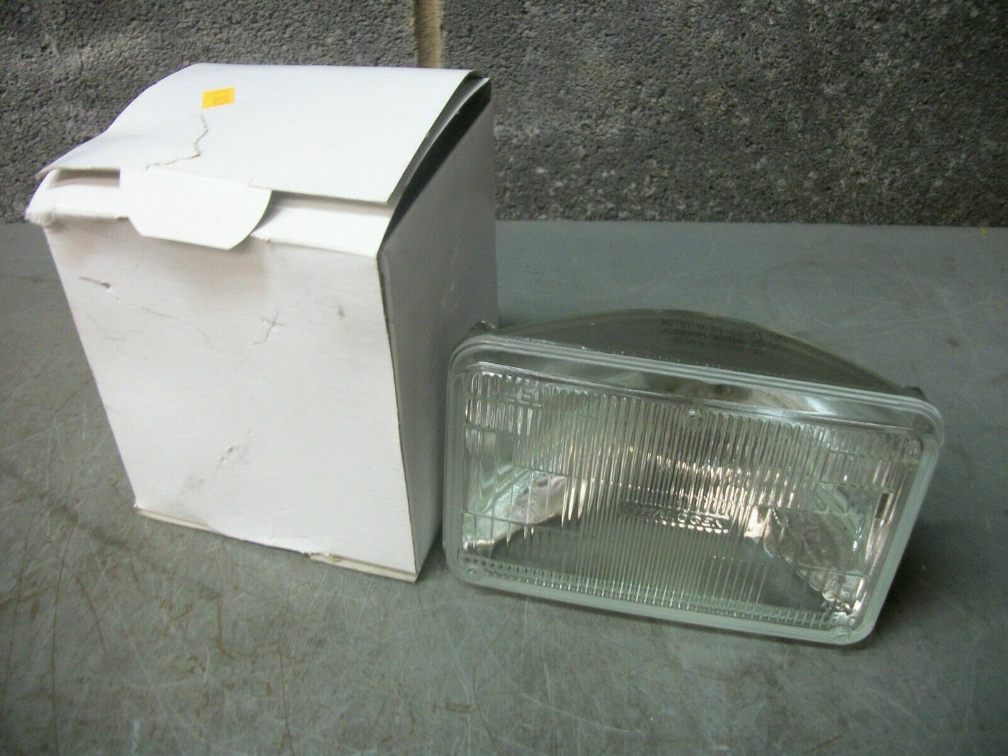 GE TRUCK HEADLAMP H4666/H4668 NIB