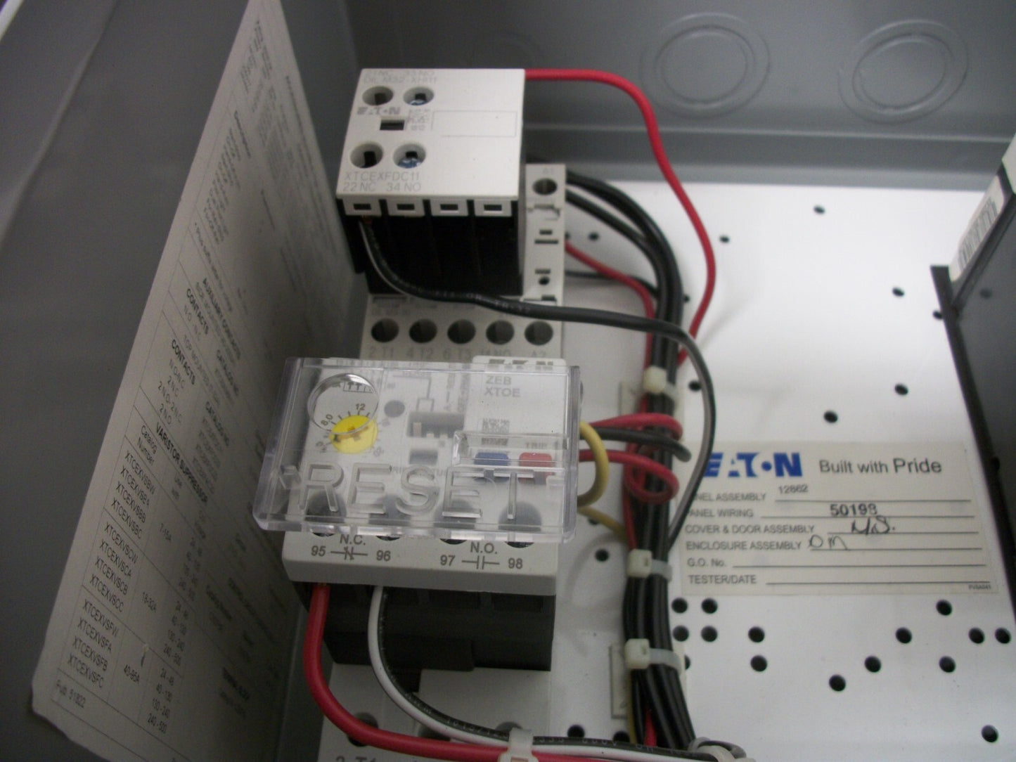 CUTLER-HAMMER STARTER COMBO TYPE 1 XTCE009B10 120VCOIL 15A BREAKER