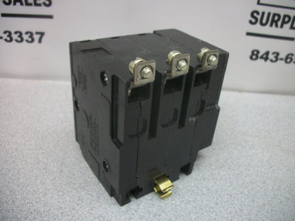 SQUARE D QOB CIRCUIT BREAKER QOB3301021 30AMP 240VOLT 3POLE W/SHUNT