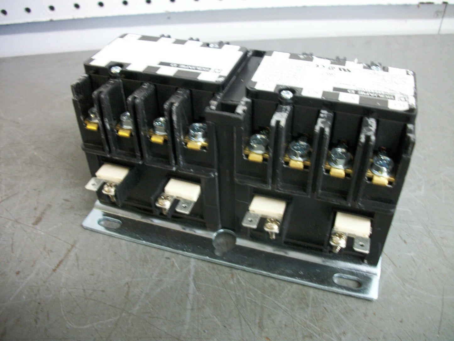 SQUARE D REV CONTACTOR 8965DPR34S31V02 30AMP 120VCOIL 3PH 600VOLT 20HP NOB