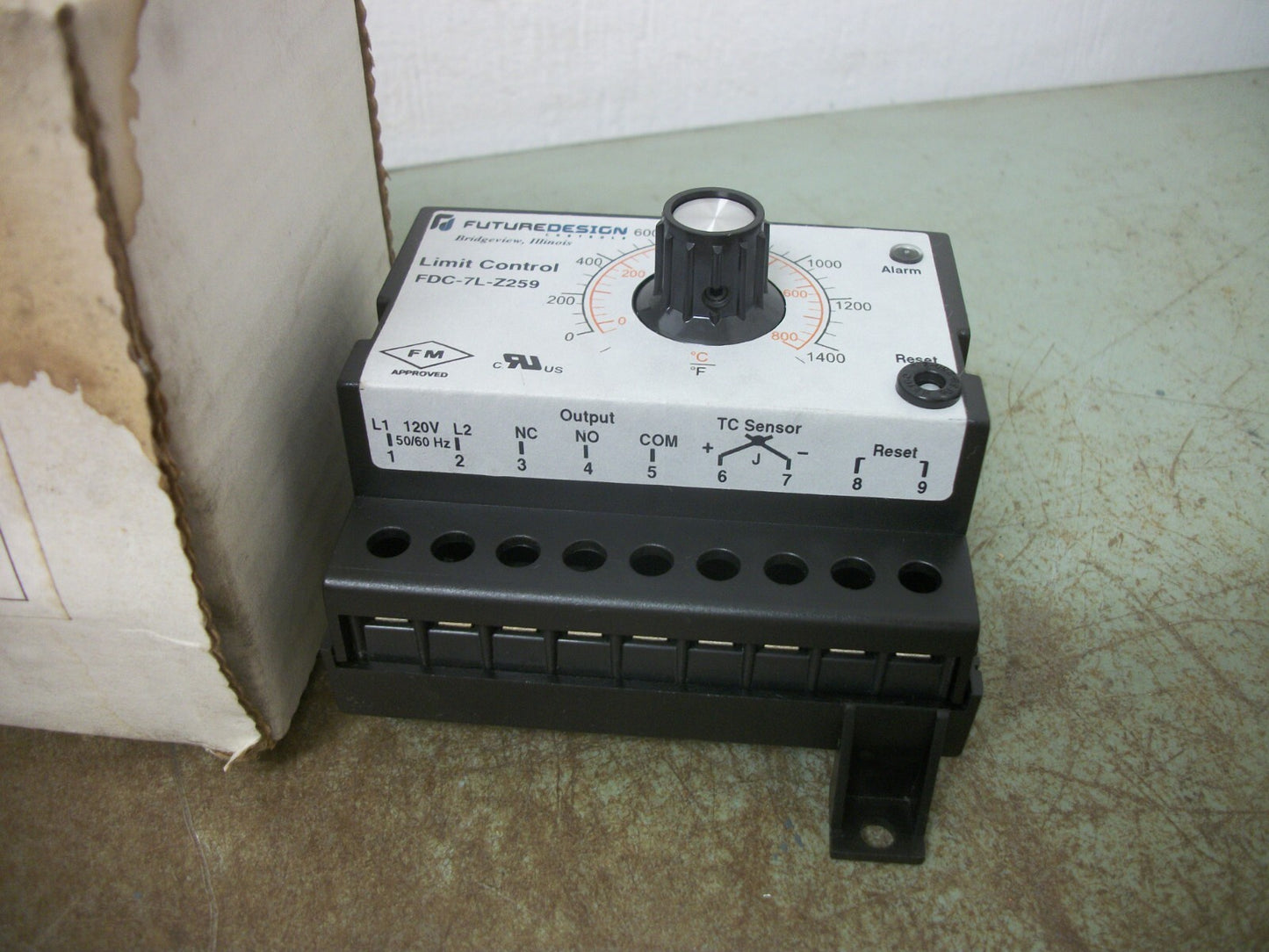 FUTURE DESIGN CONTROLS ANALOG TEMPERATURE LIMIT CONTROLLER FDC-7L-Z259 NIB