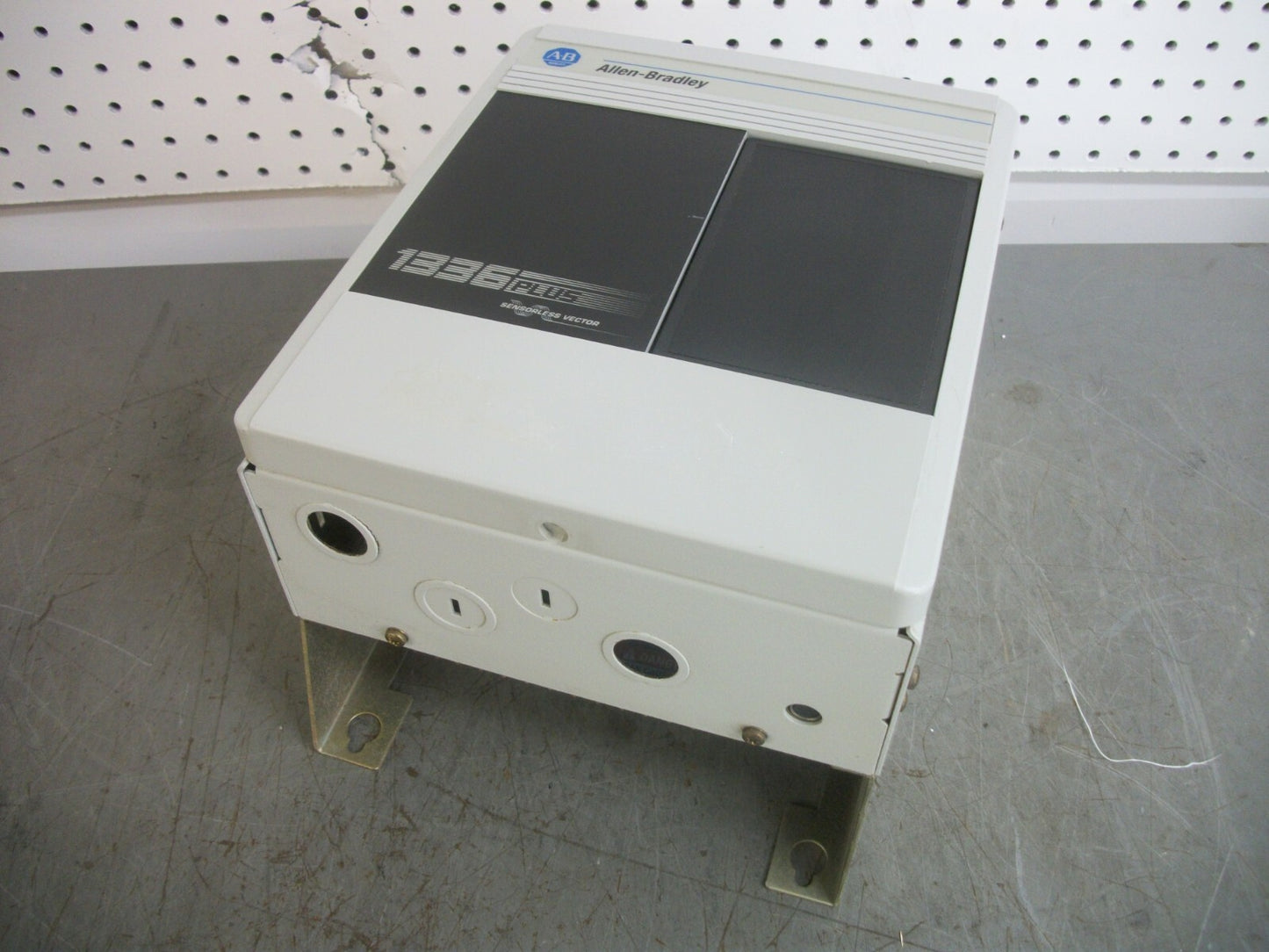 ALLEN-BRADLEY 1336 PLUS SENSORLESS VECTOR DRIVE 1336S-BRF30-AA-EN4-HA1-L6