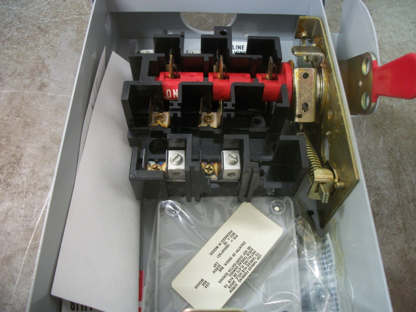 GE DISCONNECT TYPE 3R TG3221R 30AMP 240VOLT 2POLE FUSIBLE NOB