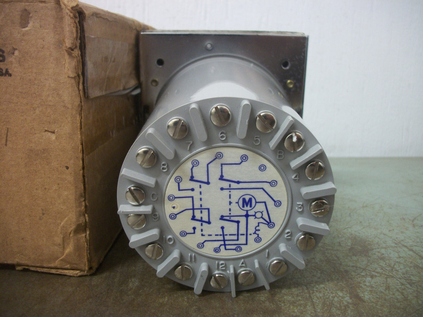 EAGLE SIGNAL HP5 SERIES ANALOG RESET TIMER HP510A6 5SEC-60HOURS 120/240VOLT NIB