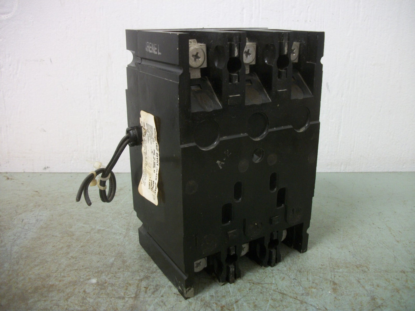 GE TED CIRCUIT BREAKER TED134YT100 100AMP 480VOLT 3POLE BLACK W/SHUNT