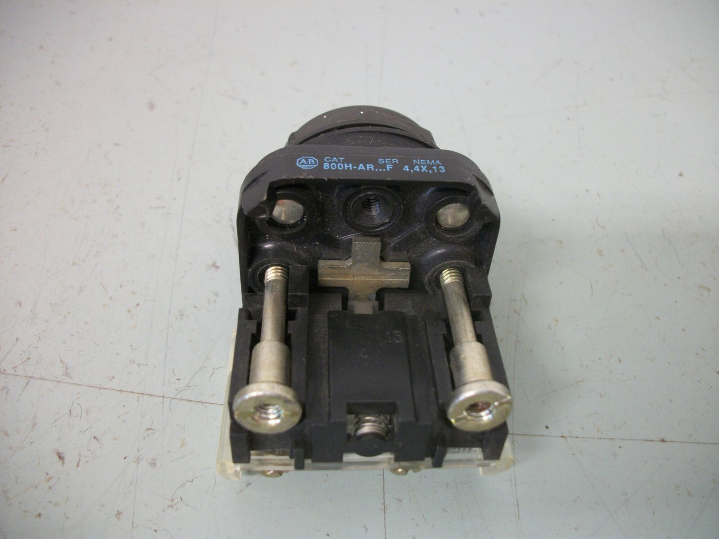 ALLEN-BRADLEY GREEN FLUSH MOMENTARY PUSHBUTTON 800H-AR...F