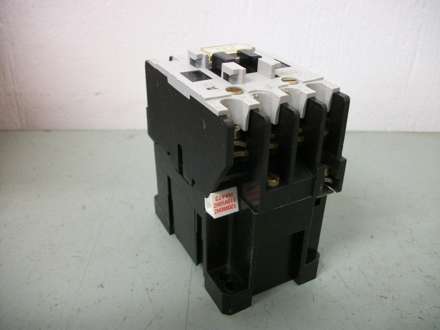 ALLEN-BRADLEY CONTACTOR 100-A09ND3 9AMP 120VCOIL 3PH 600V 7.5HP
