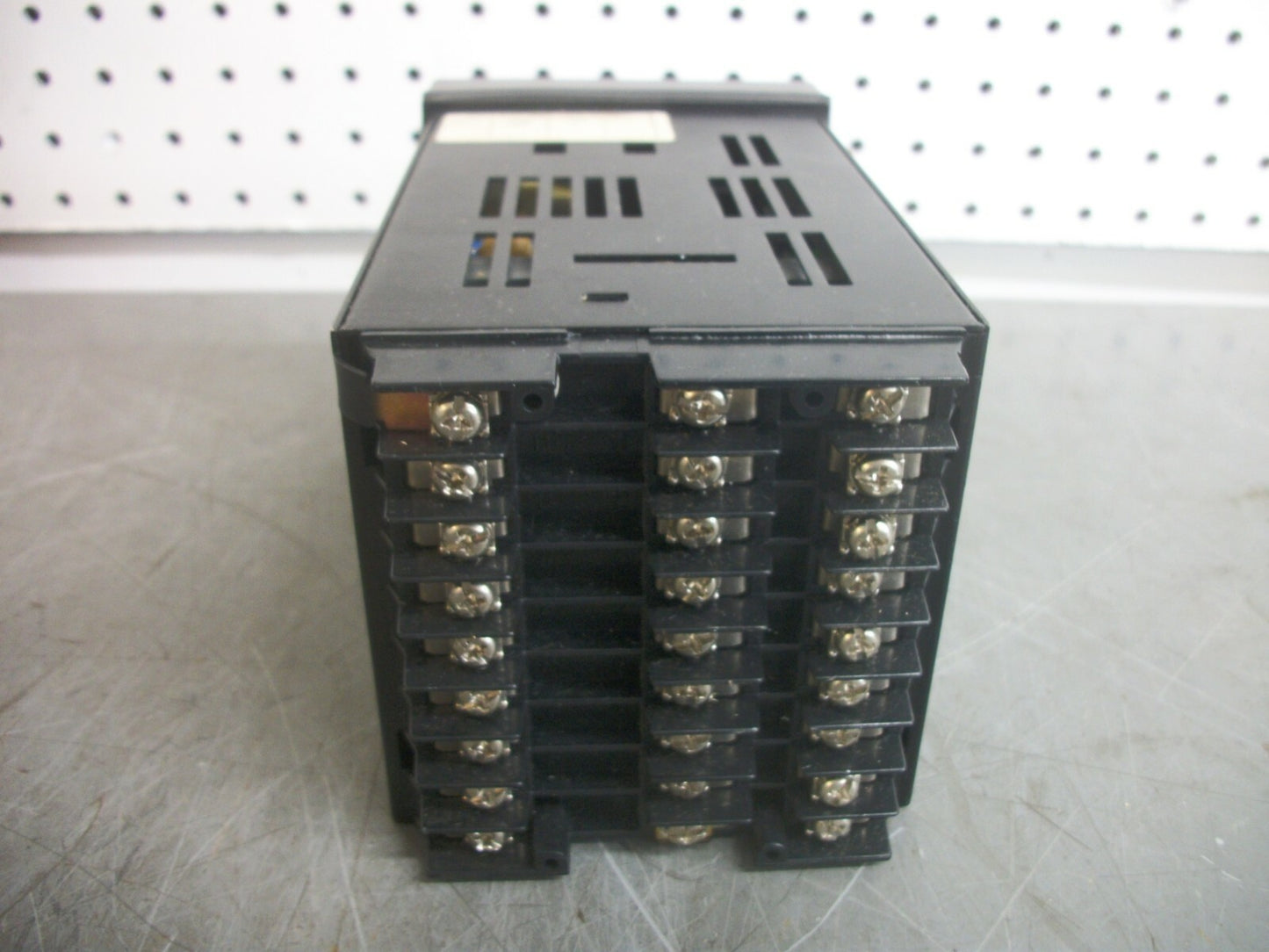 HONEYWELL UDC 3300 TEMPERATURE CONTROLLER DC330B-S0-000-30-000000-00-0