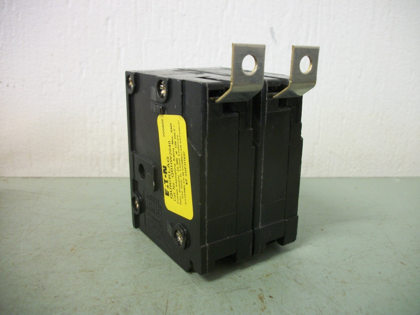 CUTLER-HAMMER QBHW CIRCUIT BREAKER QBHW2040 40AMP 240VOLT 2POLE