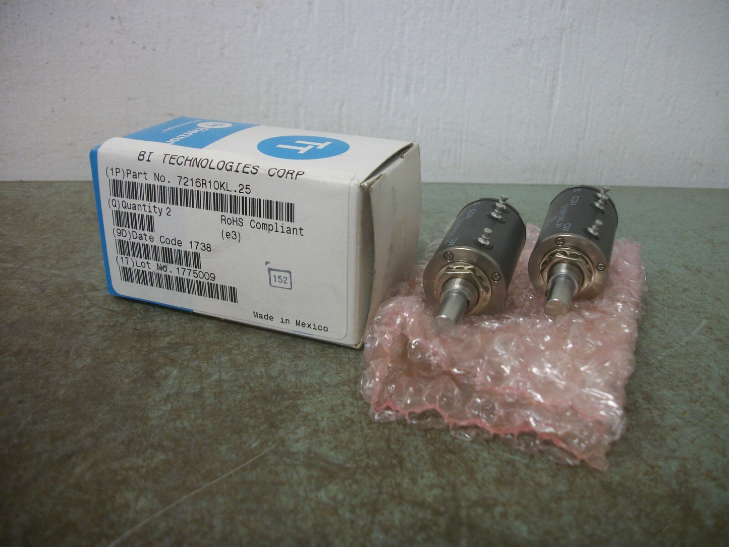BECKMAN INDUSTRIAL BOX OF 2 HELIPOT POTENTIOMETERS 7216R10KL.25 NIB