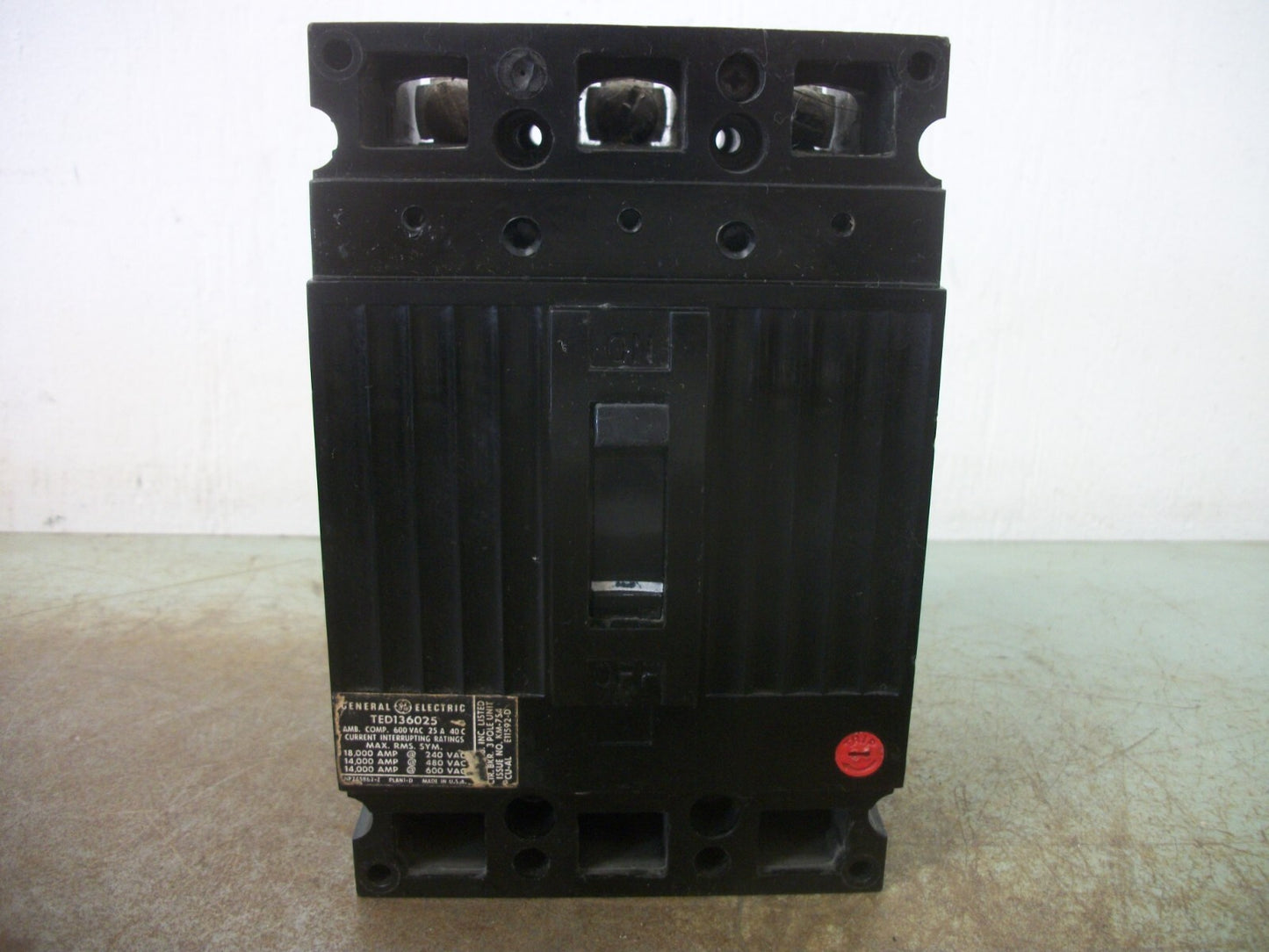 GE TED CIRCUIT BREAKER TED136025 25AMP 600VOLT 3POLE BLACK