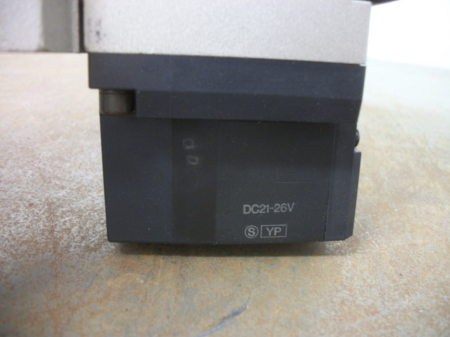 SMC PNEUMATIC SOLENOID VALVE VFS4110-X12 21-26VCOIL NOB