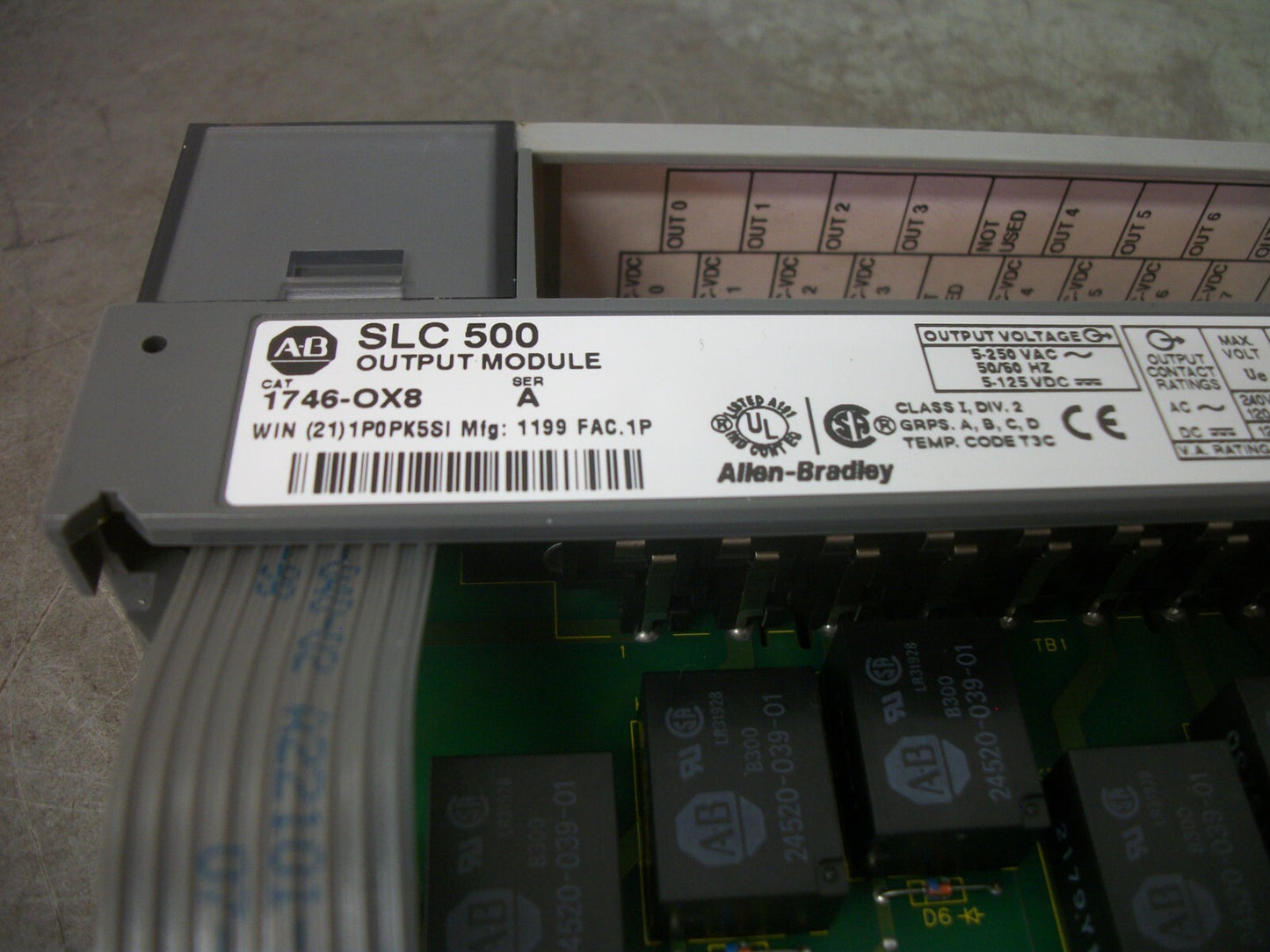 ALLEN-BRADLEY SLC 500 OUTPUT MODULE 1746-OX8