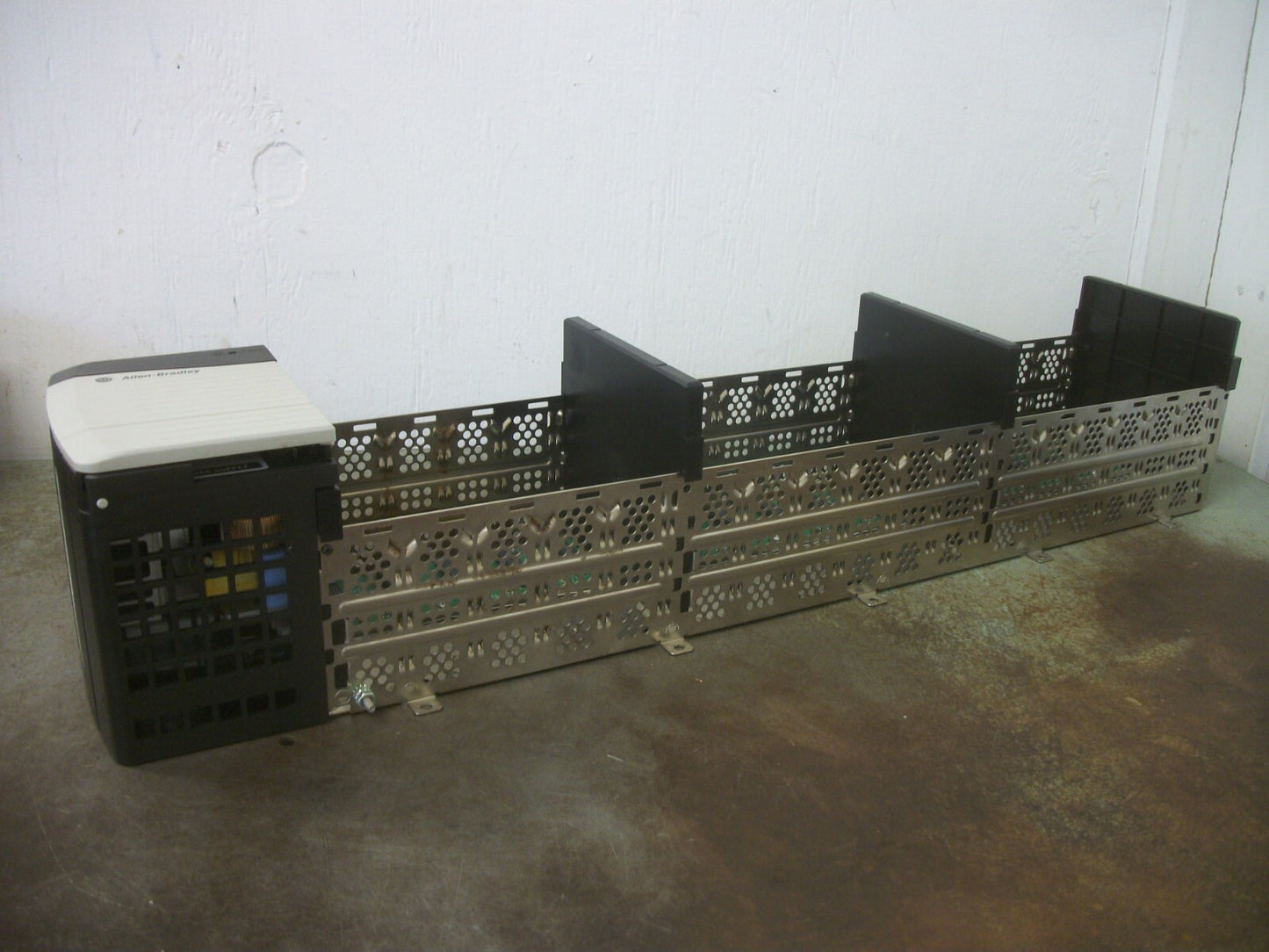 ALLEN-BRADLEY 17-SLOT PLC RACK CHASSIS 1756-A17 W/1756-PA75/B