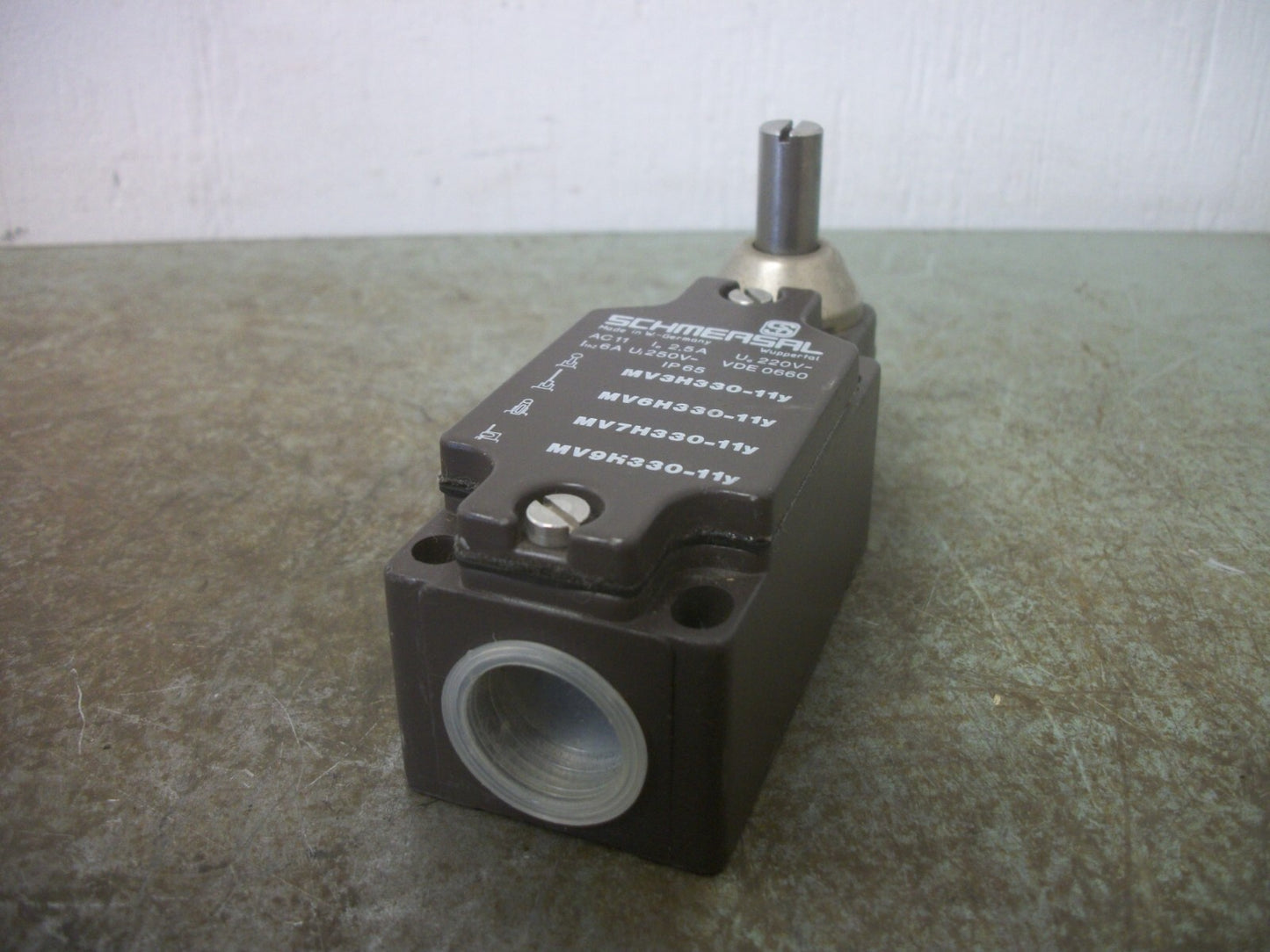 SCHMERSAL LIMIT SWITCH MV9H330-11Y NOB