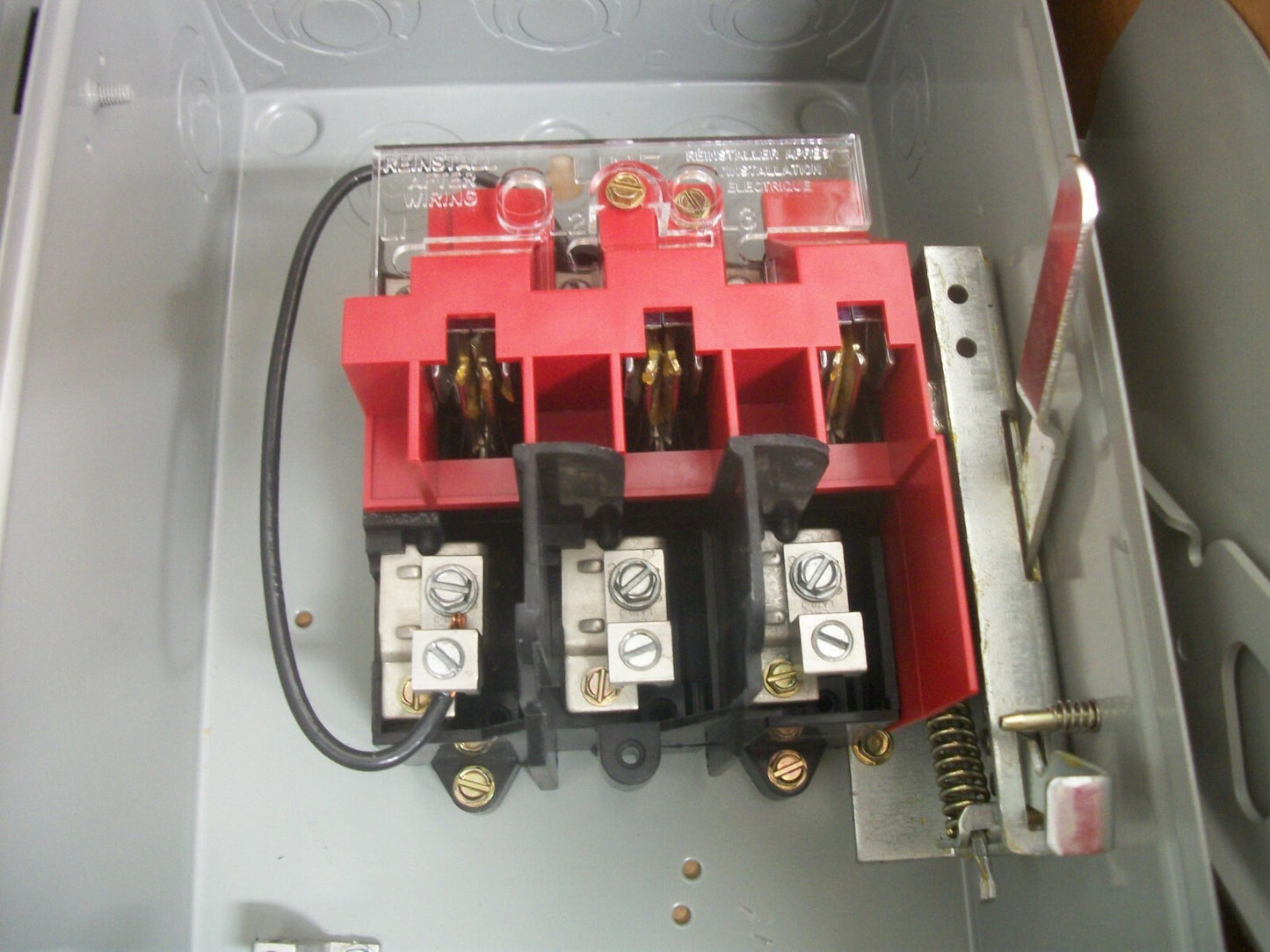 CUTLER-HAMMER DISCONNECT TYPE 1 DH261UGK 30AMP 600VOLT 2POLE NON-FUSIBLE NIB