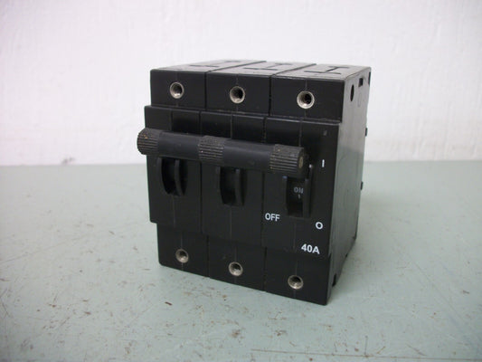 CBI CIRCUIT BREAKER D2ABXA0991 40AMP 277/480VOLT 3POLE NOB