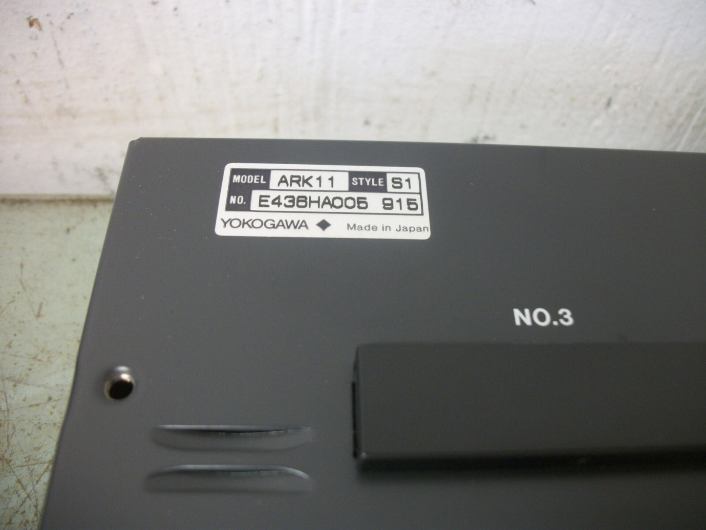 YOKOGAWA 3-SLOT PLC RACK ARK11-S1 W/CABLE