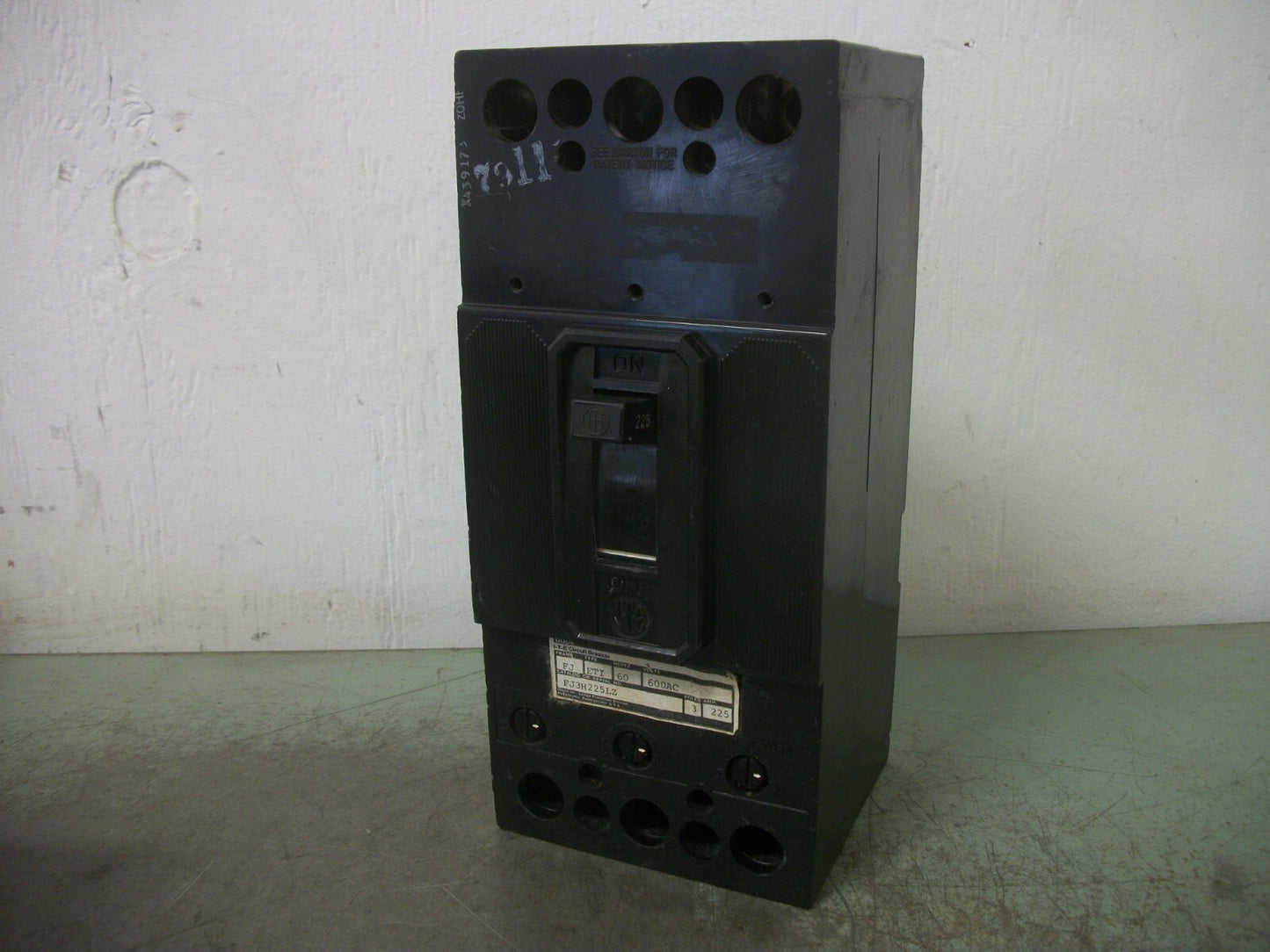 SIEMENS ITE ETI FJ CIRCUIT BREAKER FJ3H225LZ 225AMP 600VOLT 3POLE