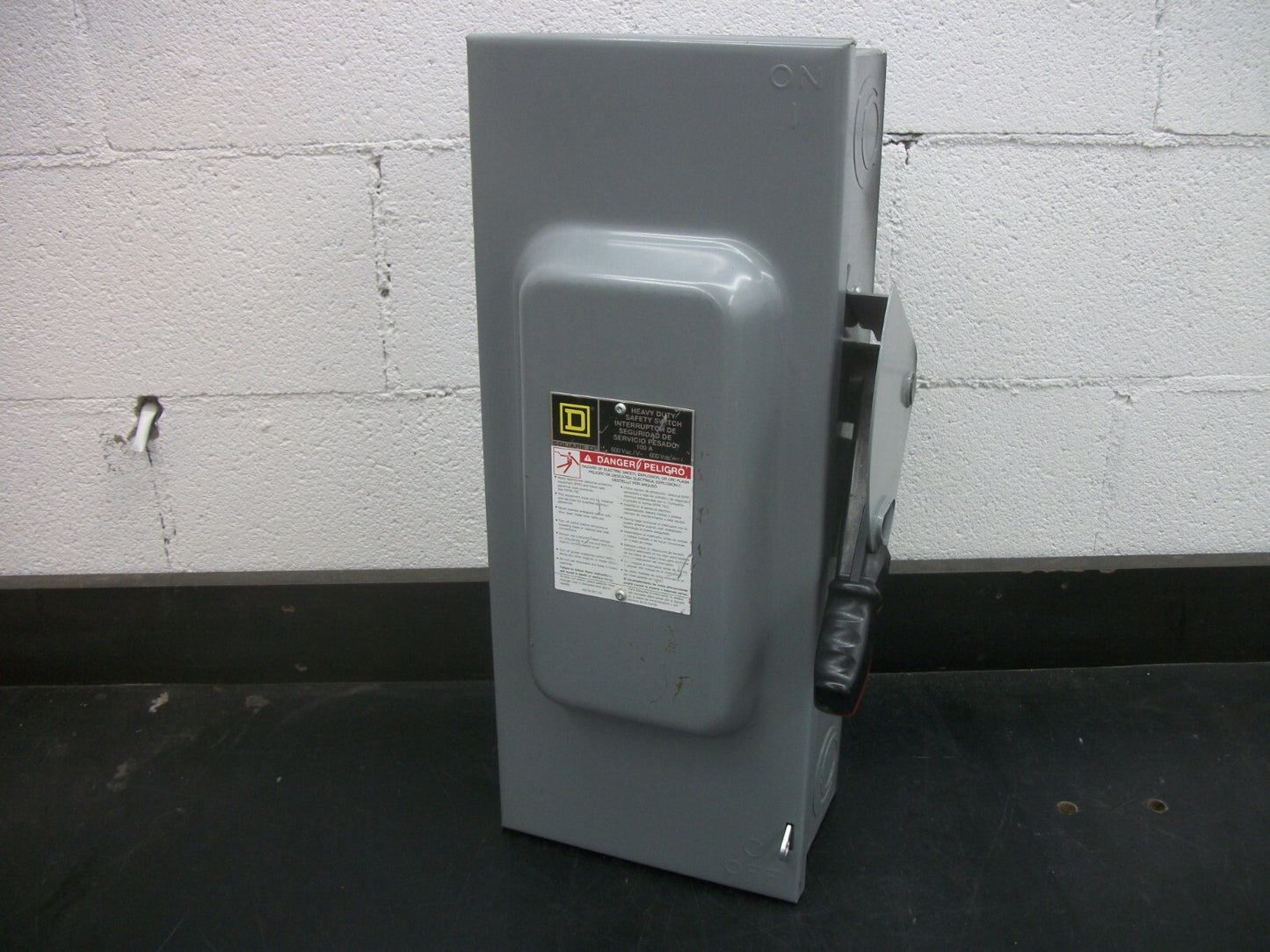 SQUARE D DISCONNECT TYPE 1 H363 100AMP 600VOLT 3POLE FUSIBLE