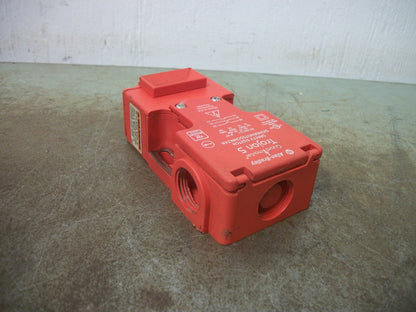 ALLEN-BRADLEY GUARDMASTER TROJAN 5 SAFETY SWITCH 440K-T11089