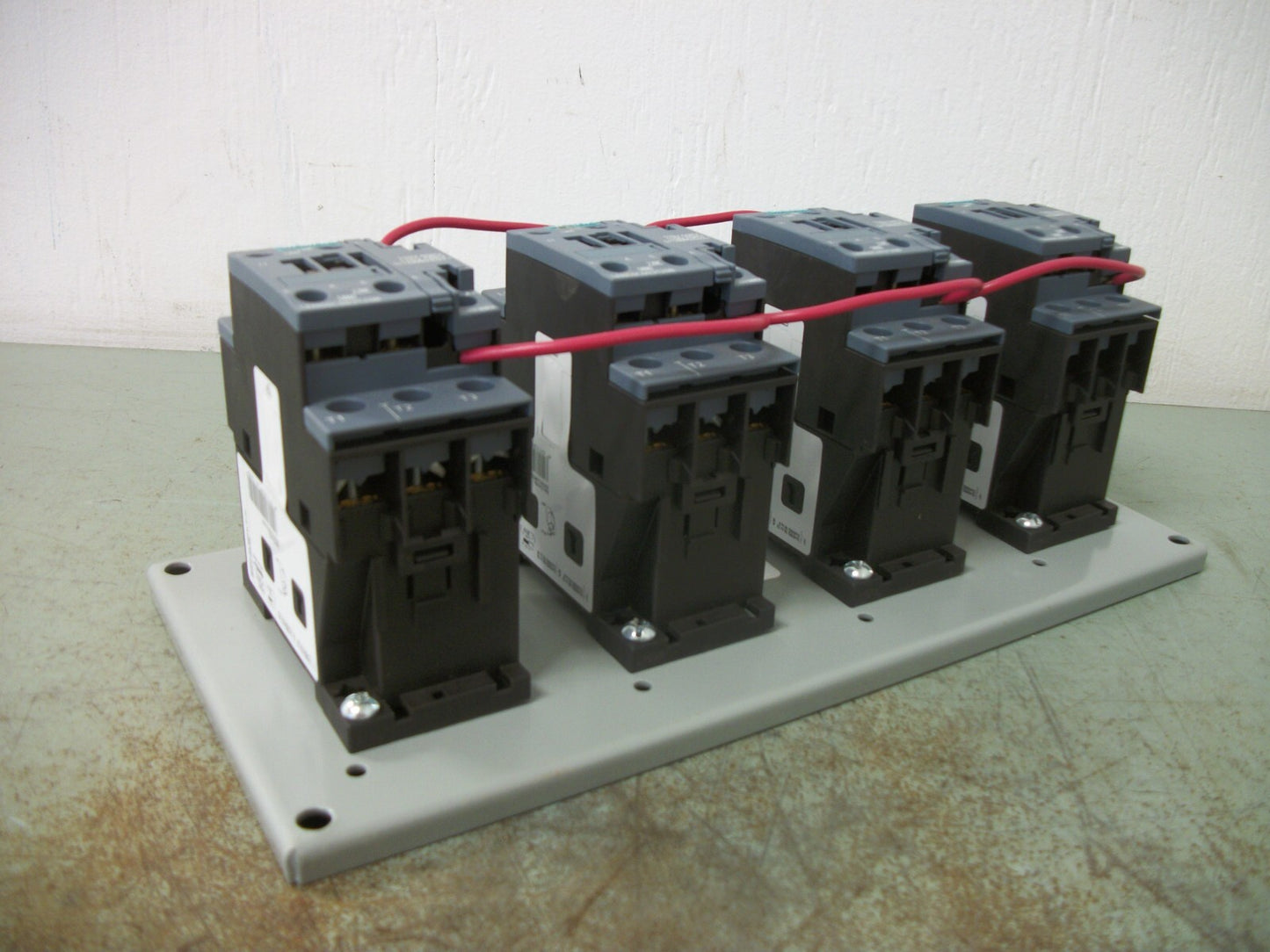 SIEMENS 30AMP LIGHTING CONTACTOR LEN00C012120B 120VCOIL 12POLE NIB