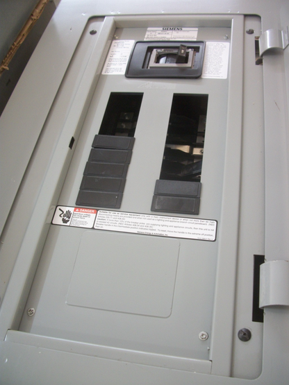 SIEMENS P1 LOAD CENTER PANELBOARD BQD 250AMP 480Y/277VOLT 3PH 4W W/150A MAIN