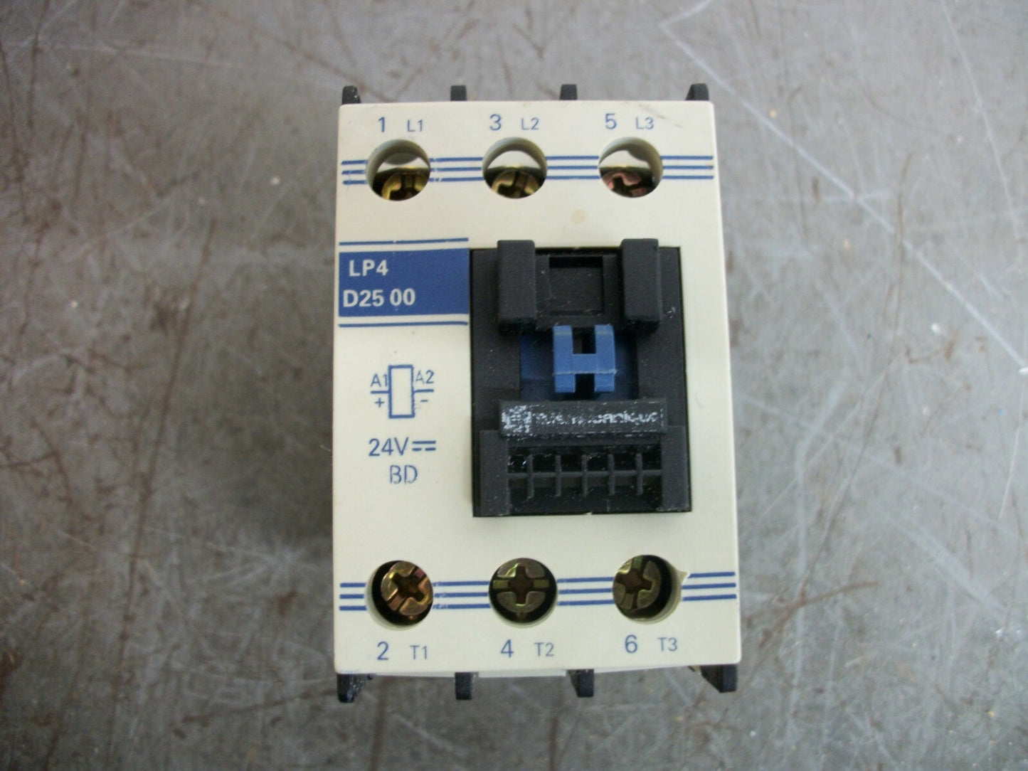 TELEMECANIQUE CONTACTOR LP4D2500BD 40AMP 24VCOIL 3PH 690V 15KW