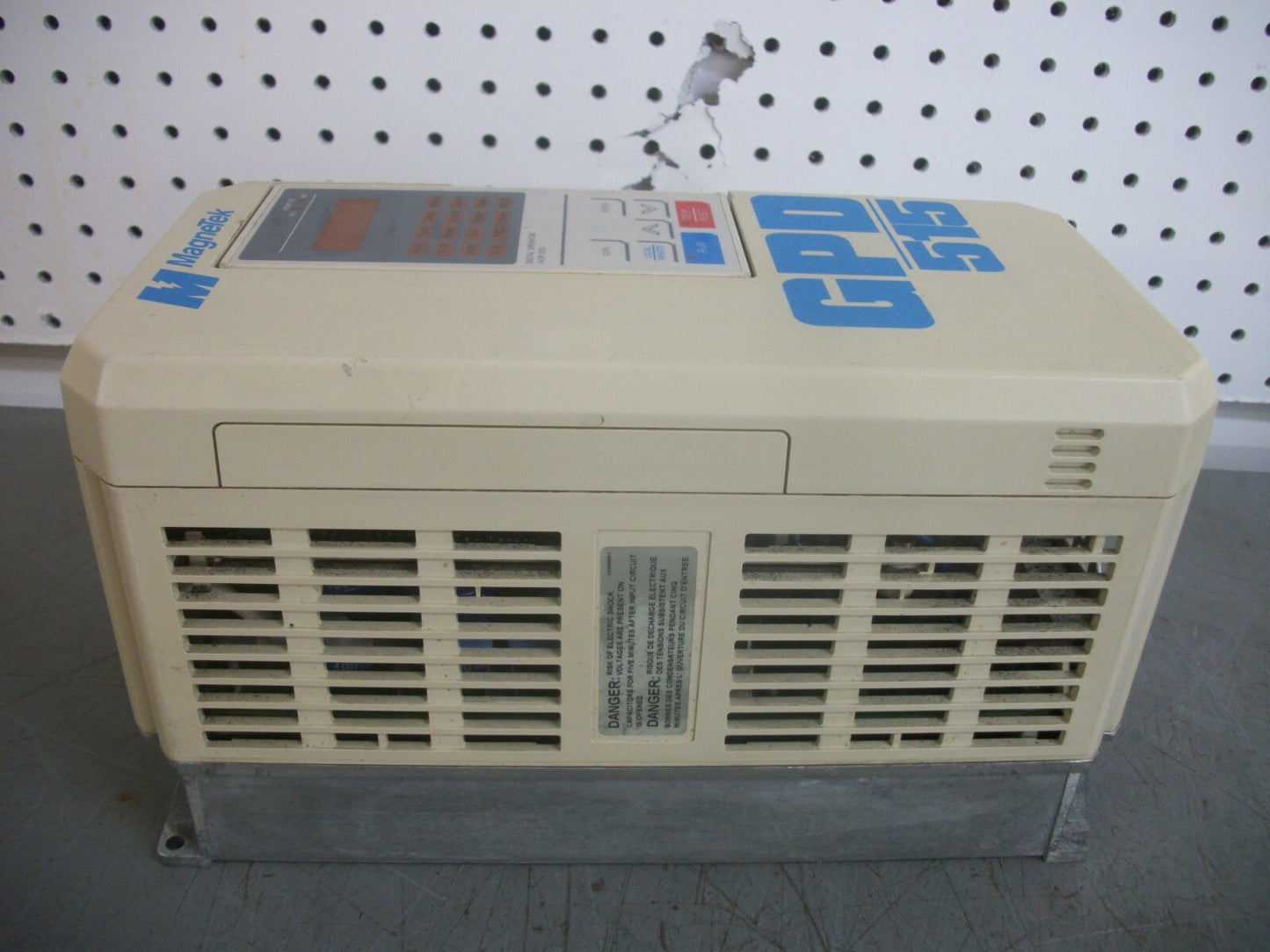 MAGNETEK GPD 515 AC DRIVE CIMR-G5M40P7 3PH 460VOLT 3.6AMP