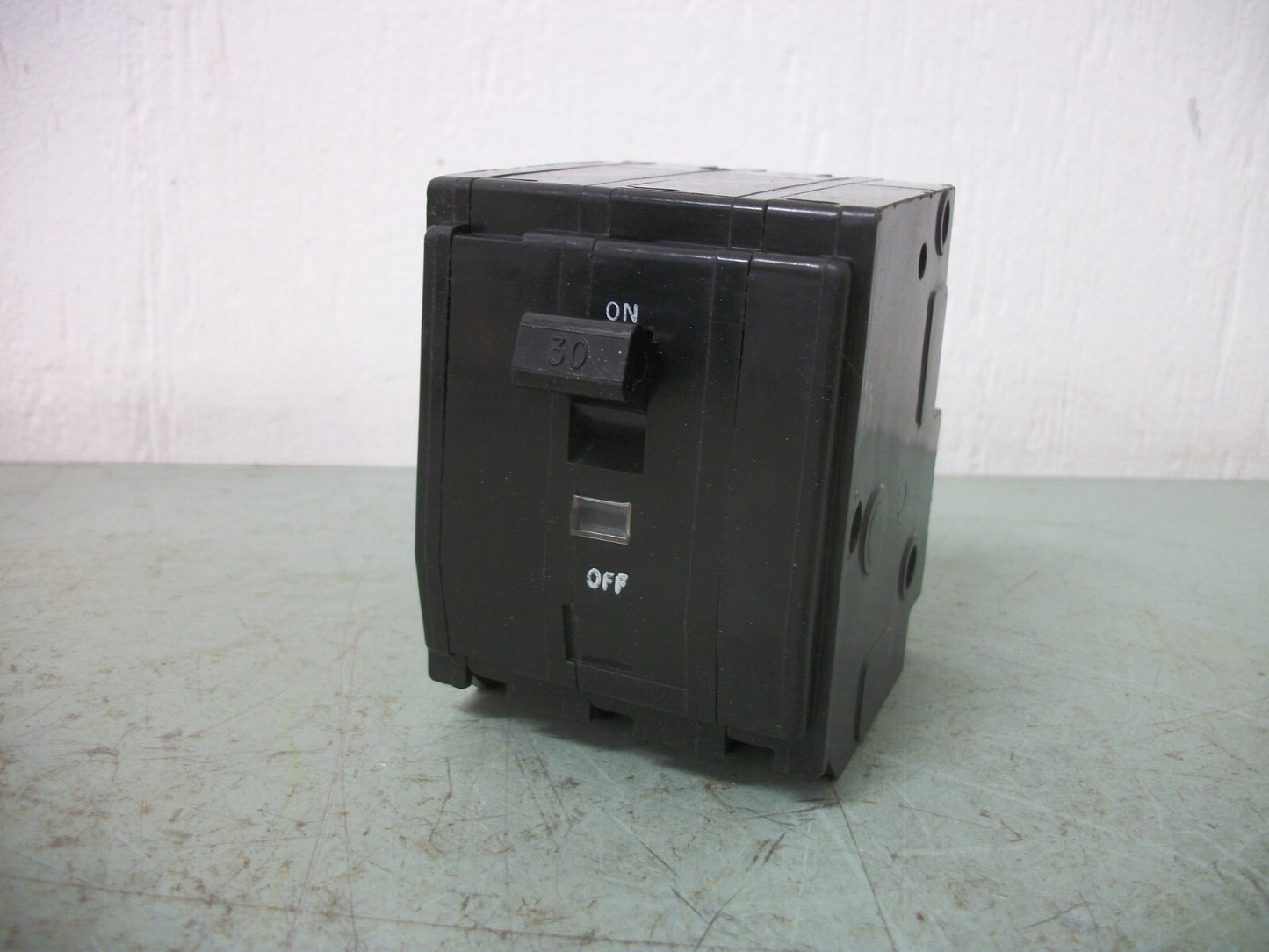 SQUARE D QO CIRCUIT BREAKER QO330 30AMP 240VOLT 3POLE OLD