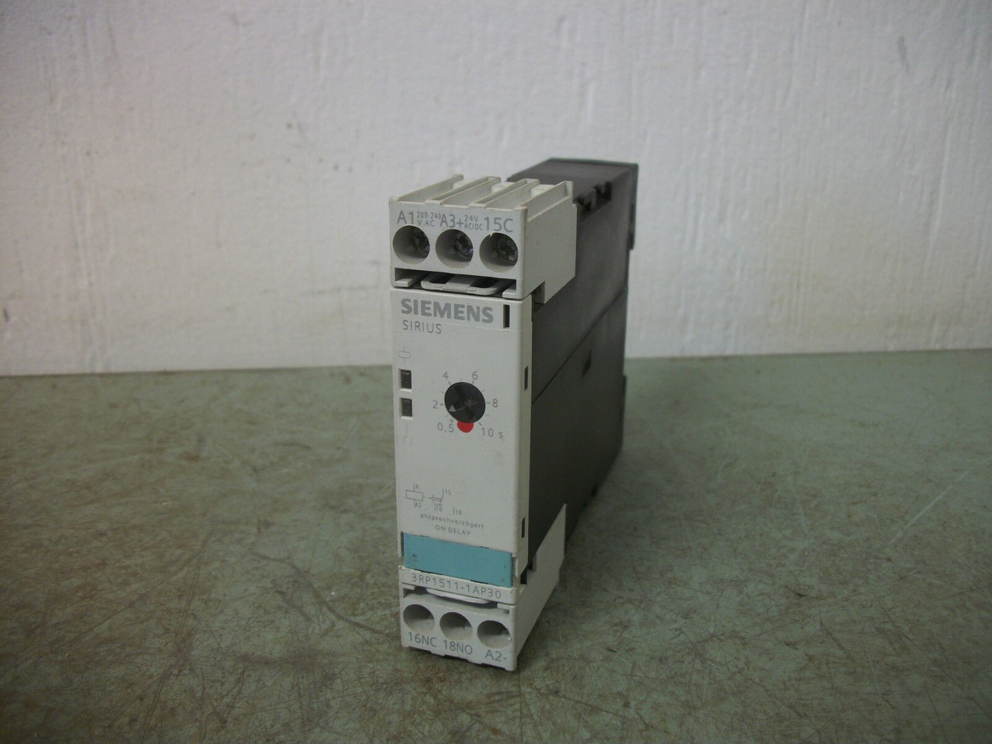 SIEMENS SIRIUS TIME DELAY RELAY 3RP1511-1AP30 0.5-10SEC