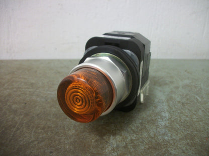 ALLEN-BRADLEY AMBER ILLUMINATED MOMENTARY PUSHBUTTON 800T-PT16A 120V