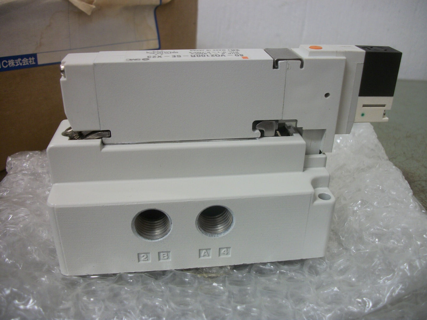 SMC PNEUMATIC SOLENOID VALVE 80-VQ2100R-5E-X23 0.1-0.7MPa 24VCOIL 1W NIB